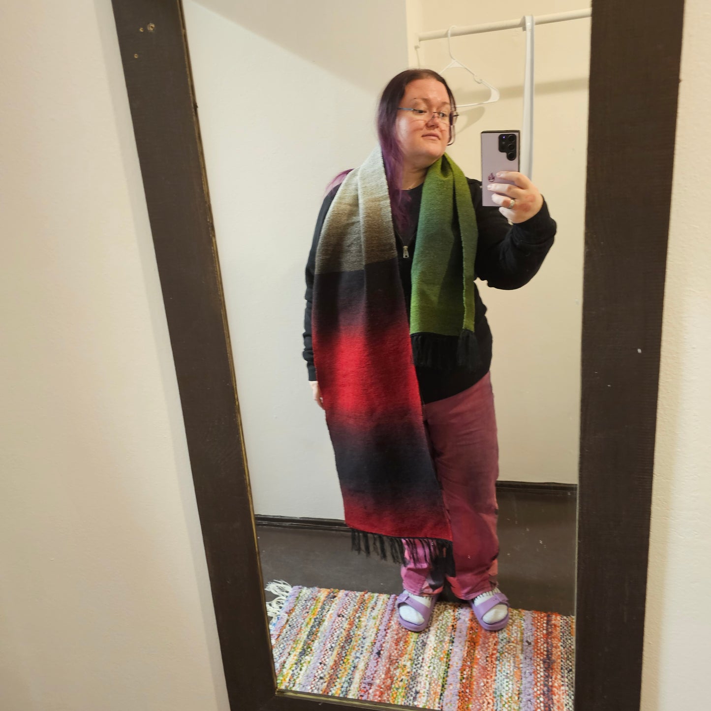 Punavihreä kaulahuivi