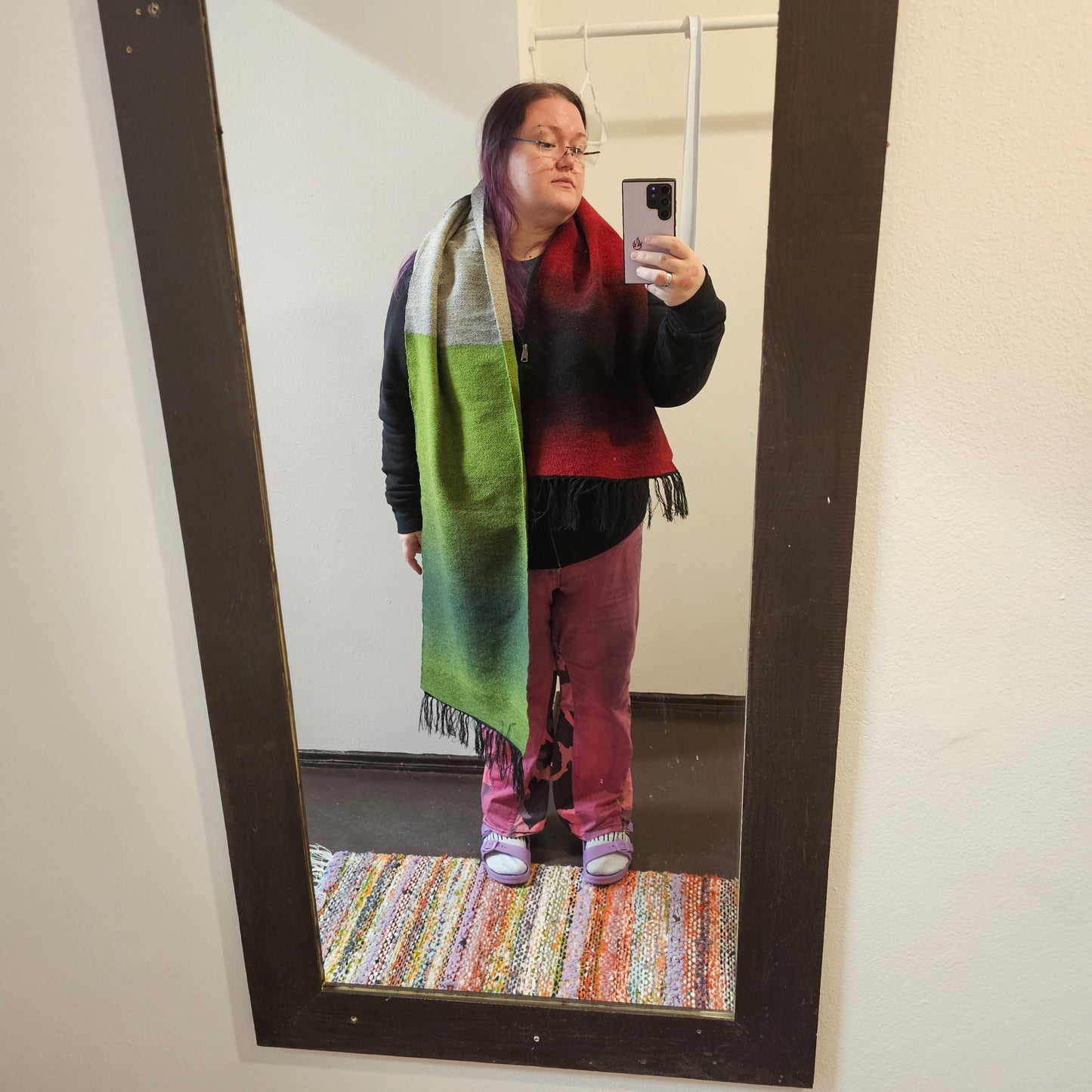 Punavihreä kaulahuivi